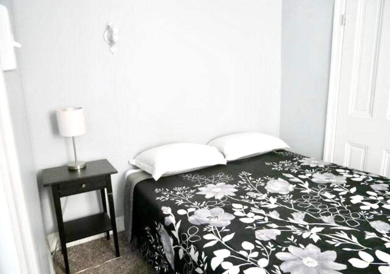 Clover 2900 - Apartment And Rooms With Private Bathroom Near Washington Ave South Philly 필라델피아 외부 사진