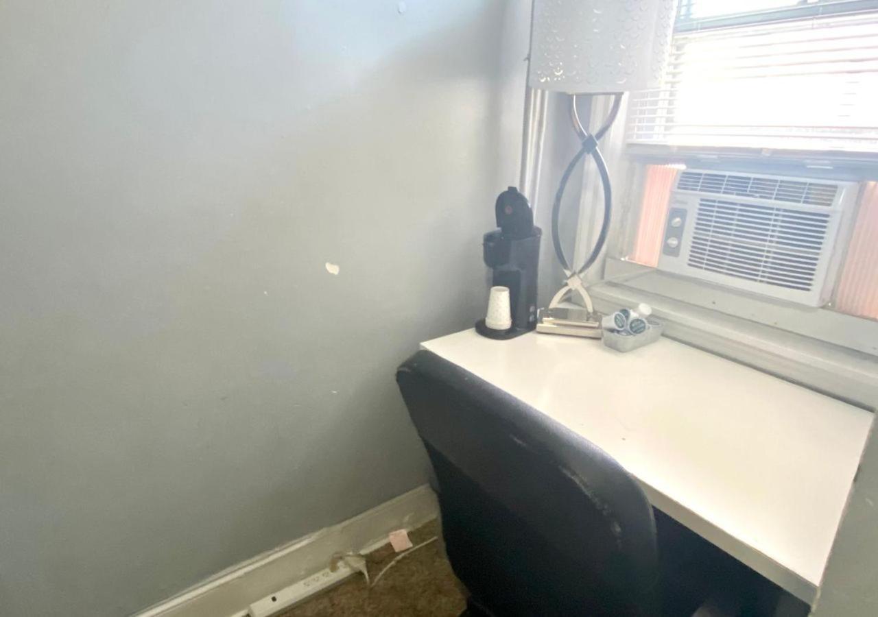 Clover 2900 - Apartment And Rooms With Private Bathroom Near Washington Ave South Philly 필라델피아 외부 사진