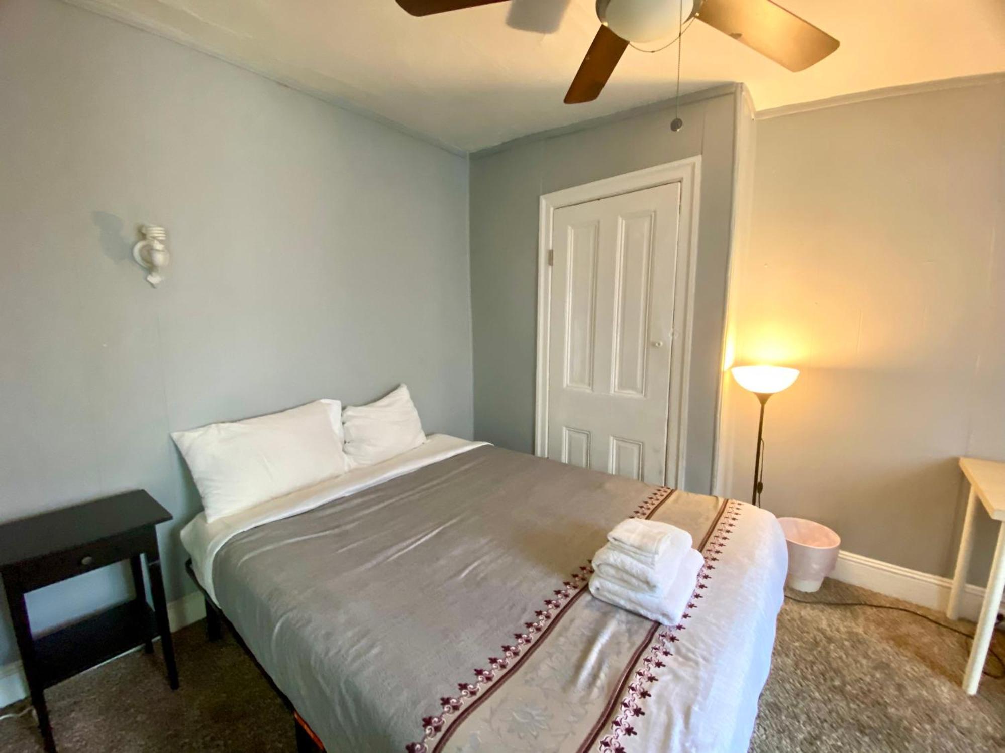 Clover 2900 - Apartment And Rooms With Private Bathroom Near Washington Ave South Philly 필라델피아 외부 사진