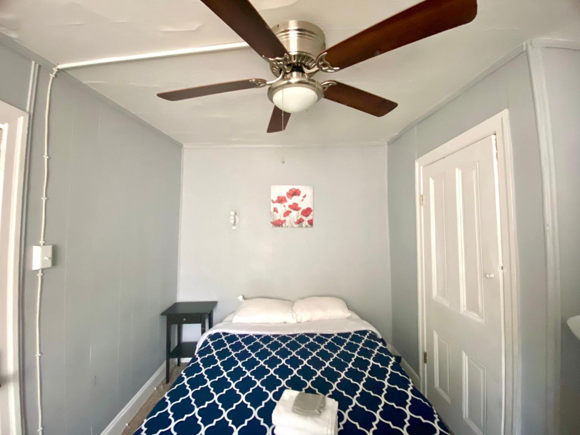 Clover 2900 - Apartment And Rooms With Private Bathroom Near Washington Ave South Philly 필라델피아 객실 사진